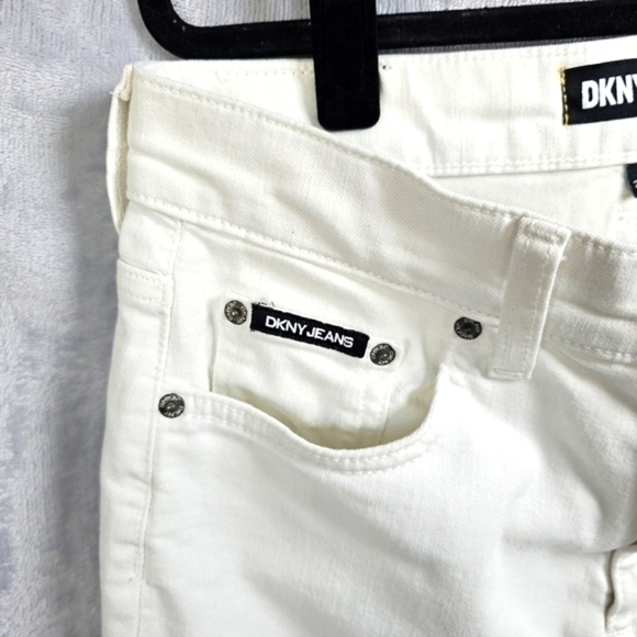 DKNY Boerum High Rise White Slim Fit Flare Size 27/4 EUC - Picture 8 of 13
